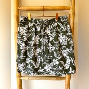 Kut from the Kloth skirt - olive green/white tropical floral pull on style NWT
